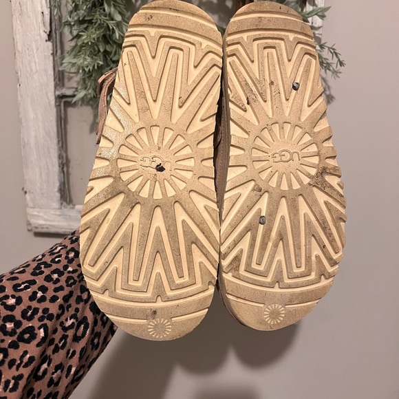 UGG Women’s Goldenstar Clog - Picture 6 of 8